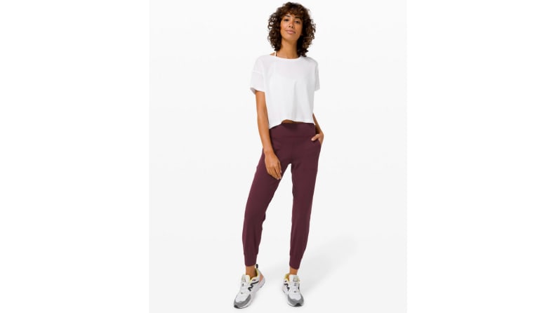 A review of all the leggings I own - Alo Yoga, Nike, Outdoor Voices,  Girlfriend Collective, Lululemon, Uniqlo : r/femalefashionadvice