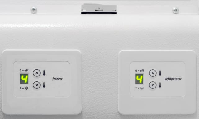 Frigidaire FKCH17F7HW Controls