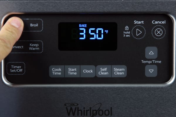 The oven controls aren't exactly exhaustive, but they are easy to use.