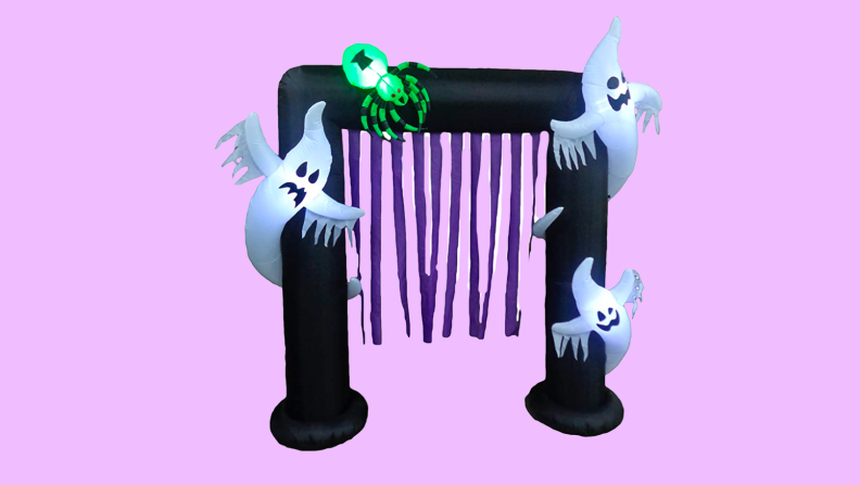 This spider ghost archway makes a great inflatable Halloween decoration.