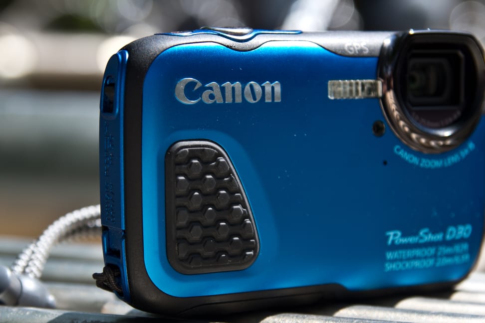 canon-powershot-d30-review-design-grip.jpg