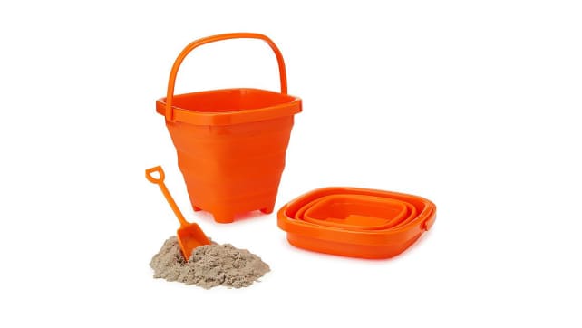 Collapsible sand pail