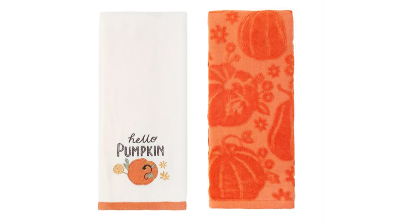 Pumpin-themed towels