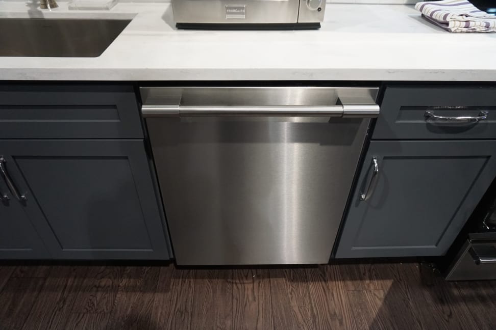Frigidaire Professional Dishwasher FPID2497RF First Impressions Review