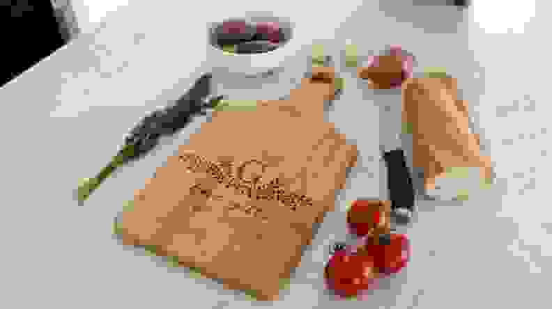 Best Kitchen Gifts: Etchey Personalized Cutting Board
