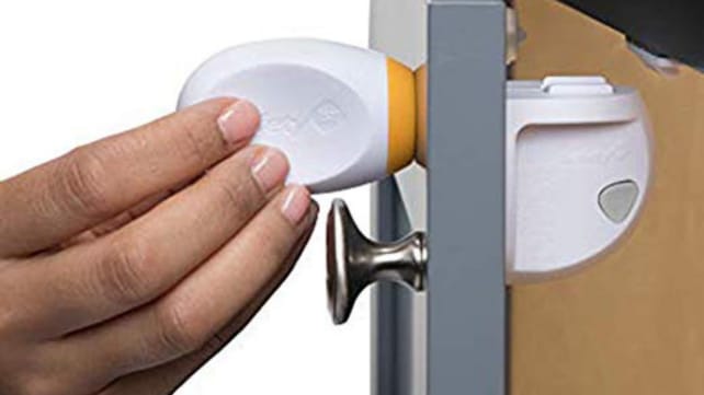 Safety 1st Magnetic Locking System