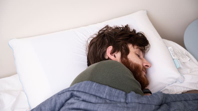 a man sleeps on the tempur-cloud dual breeze pillow