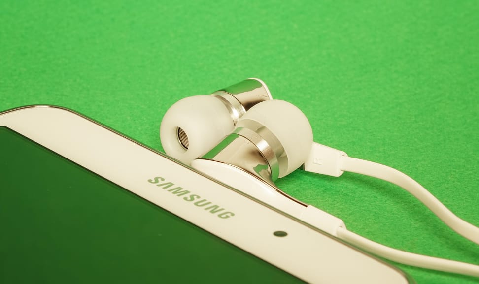 _Samsung-Level-In-Mobile-Design-Comparison-edited.jpg