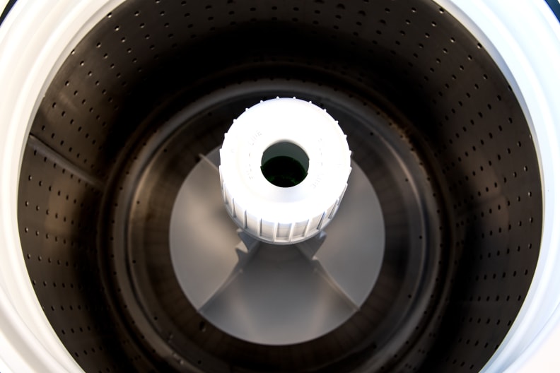 The 3.3-cu.-ft. capacity is hampered by a pole agitator sticking out of the middle.