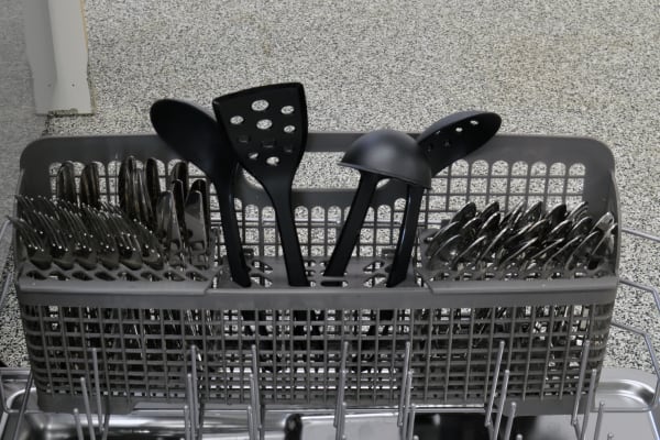 IKEA IUD7555DS cutlery basket capacity