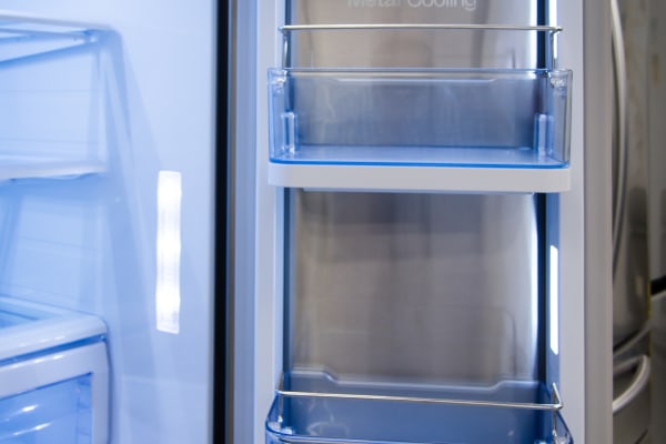 The Samsung RF28HDEDBSR's door-in-door compartment can comfortably be used in the normal fashion when accessing the main fridge compartment.
