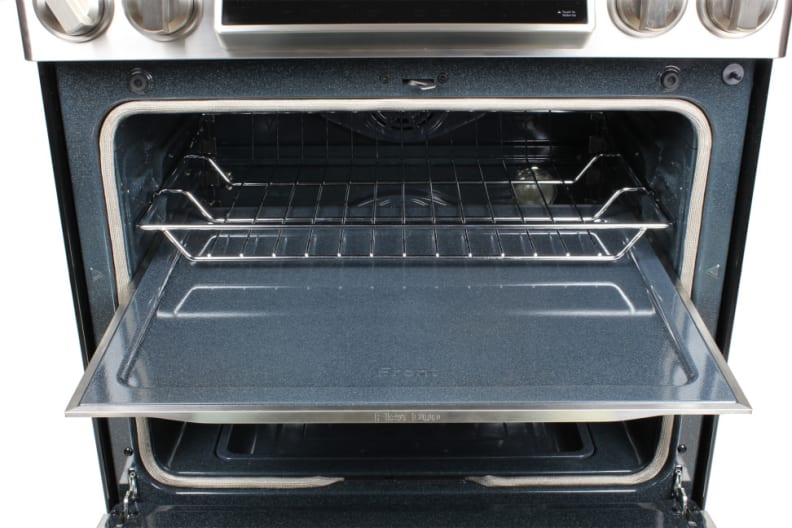 Samsung's Flex Duo divider, as seen on a range.