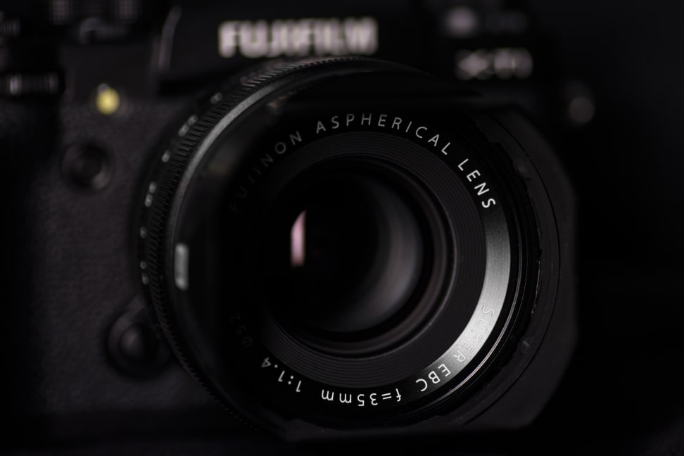 fuji-35mm-f1p4-review-design-camera-front.jpg