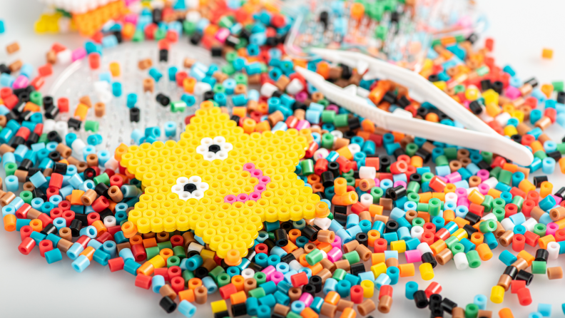 Small beads and a star made of beads.