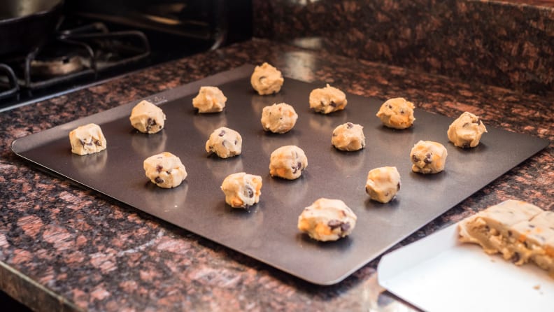 Choosing rimless baking sheets