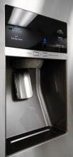 Samsung RF28HMEDBSR Dispenser