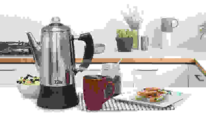Percolator coffee maker on table - How to use a percolator