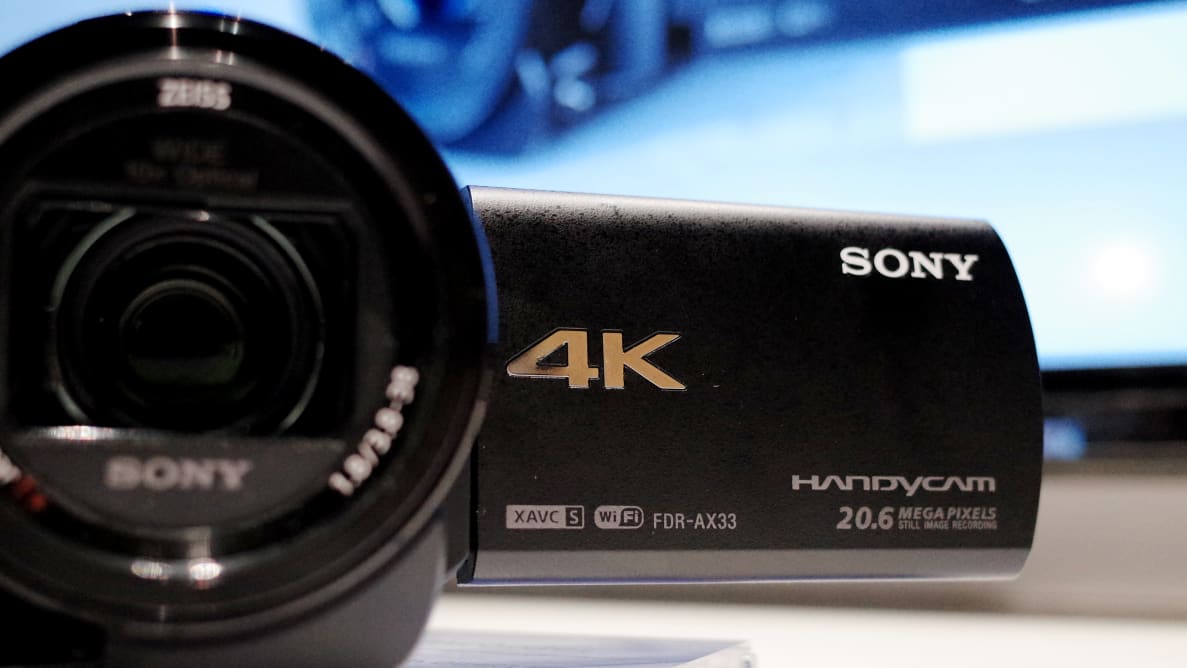 Celebridad ensayo Pef Sony 4K Handycam FDR-AX33 First Impressions Review - Reviewed