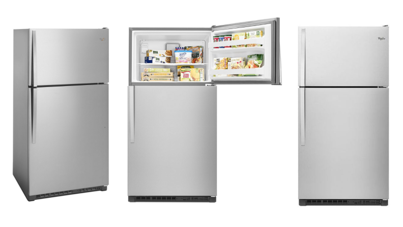 三张相同冰箱的图片，其中两张门是关闭的，中间的图片是冰箱门打开的，里面有食物。