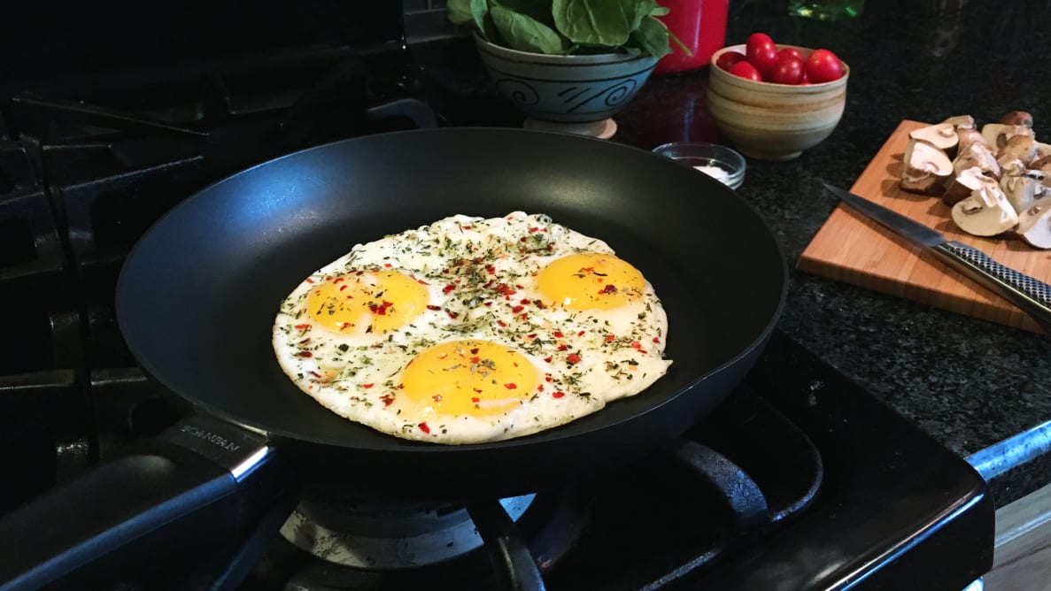 large non stick frying pan with lid