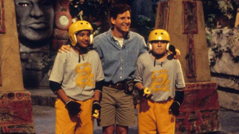 A still from Legend of the Hidden temple featuring the host and two contestants.