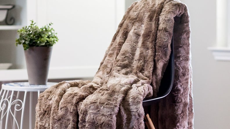 Faux fur throw blanket