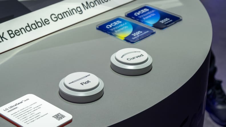 Demonstration of curved screen at CES