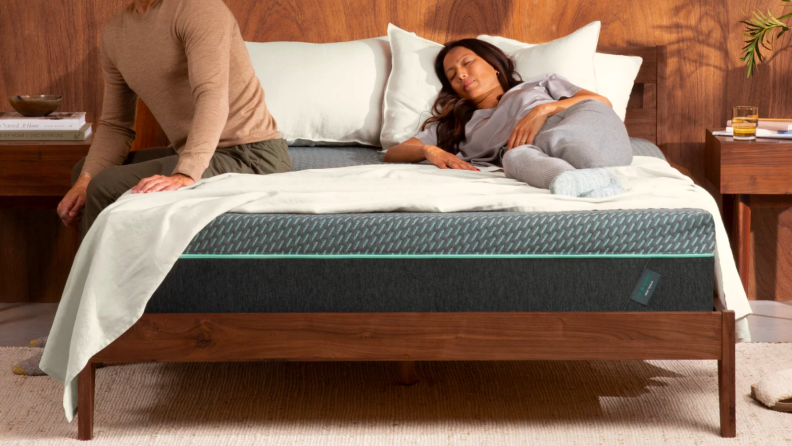 Couple laying on the Tuft & Needle Mint Hybrid mattress