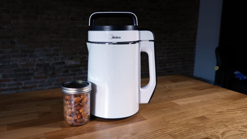 Midea NRG Milk Extractor and almonds
