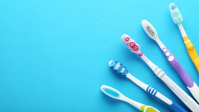 How to clean toothbrush