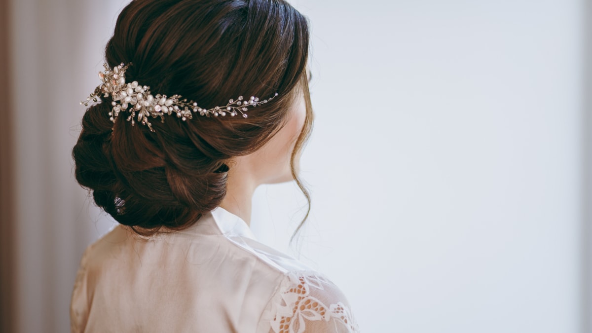 9 Stunning Hair Accessories for Every Summer Bride