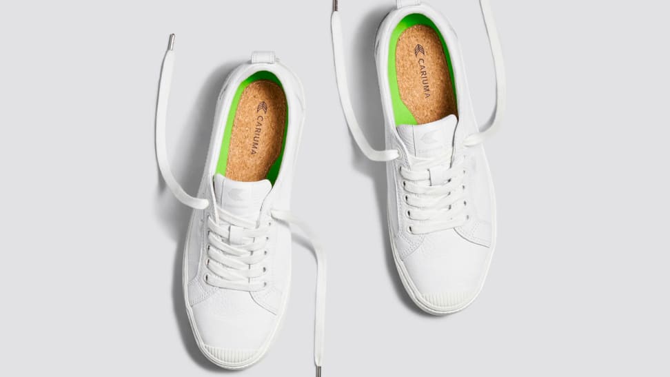 Cariuma sneakers: White leather restock - Reviewed
