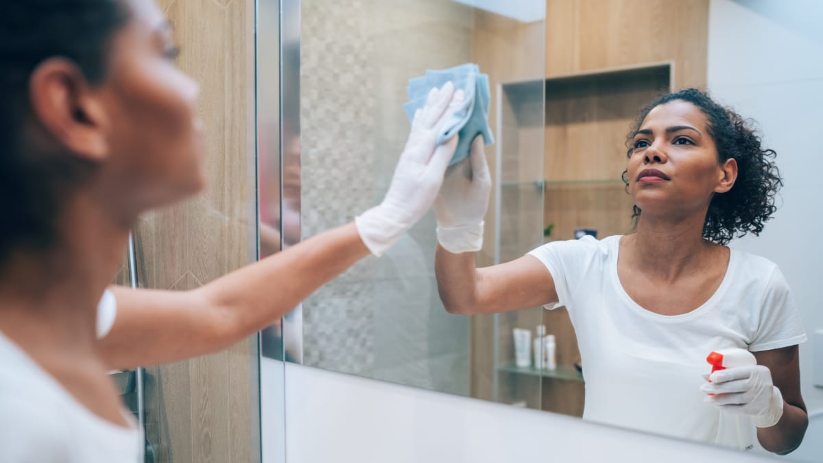 How to clean a mirror Reviewed