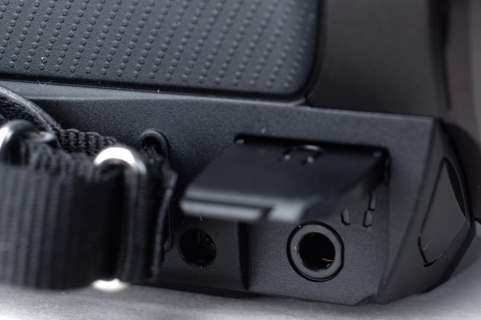 PANASONIC-W850-REVIEW-HEADPHONE.jpg