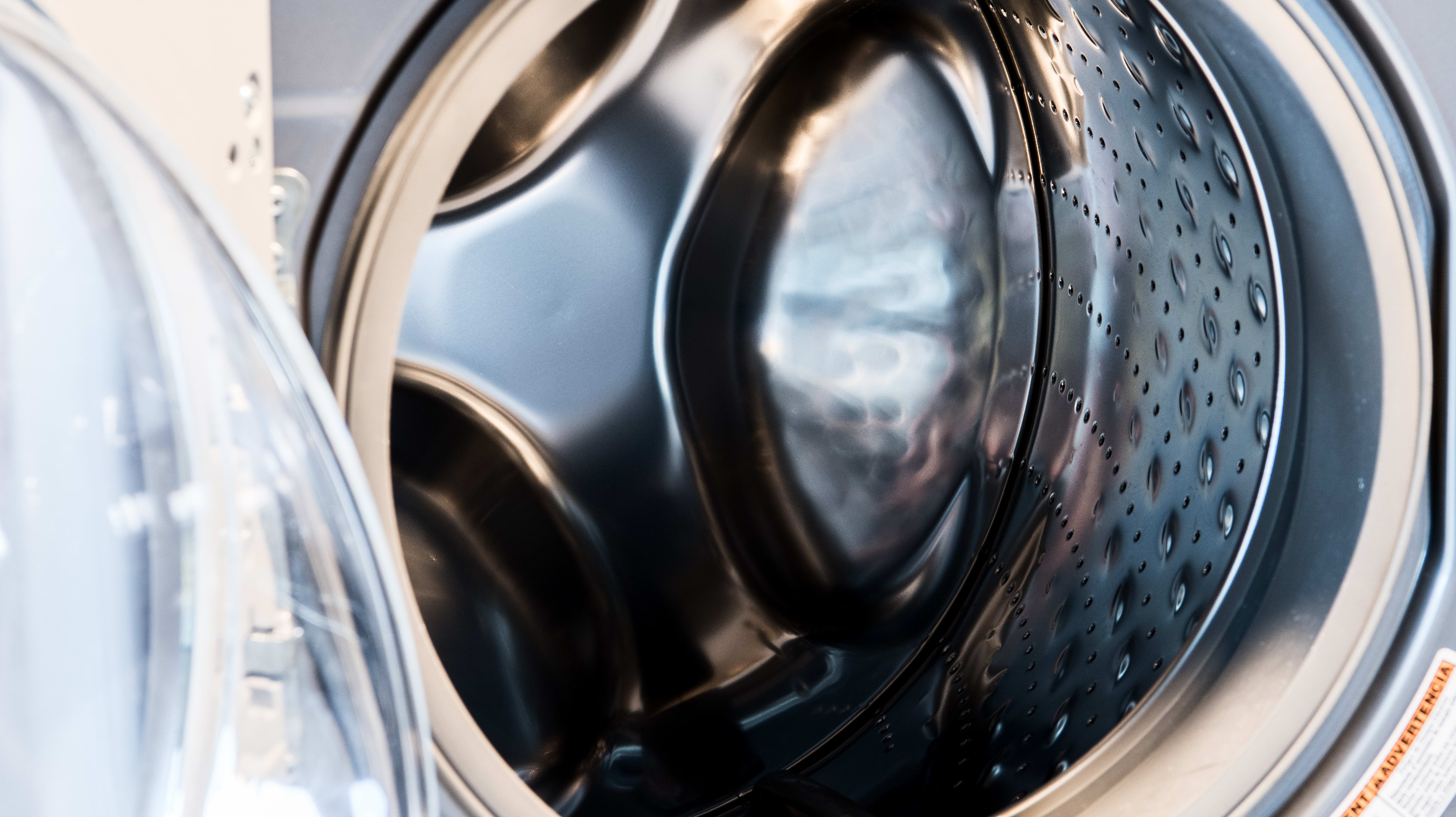 Maytag MHW8200FC and MHW8200FW frontload Washing Machine Review
