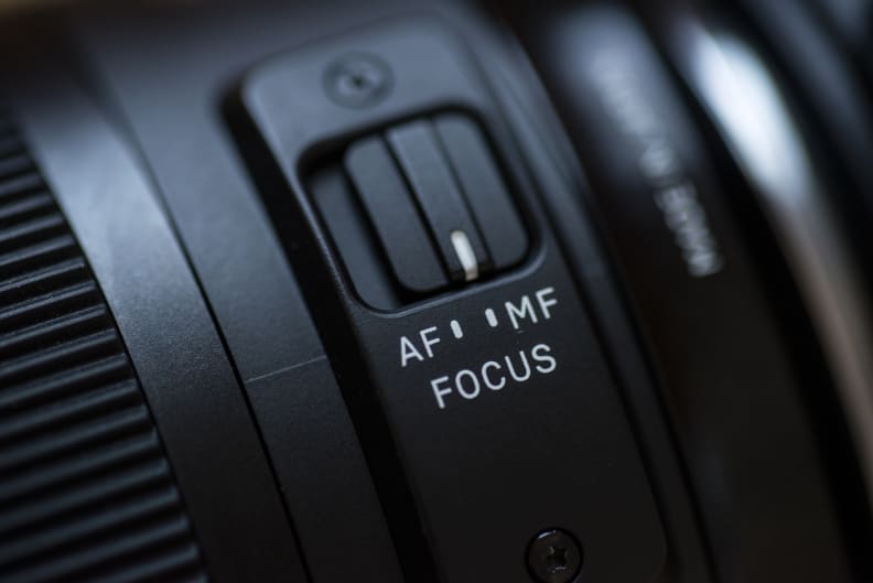 Just like first-party rivals, the Sigma 30mm f/1.4 includes a focus mode switch on the lens body.