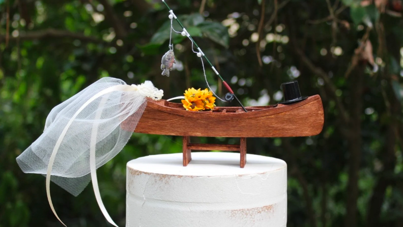 A canoe wedding topper.