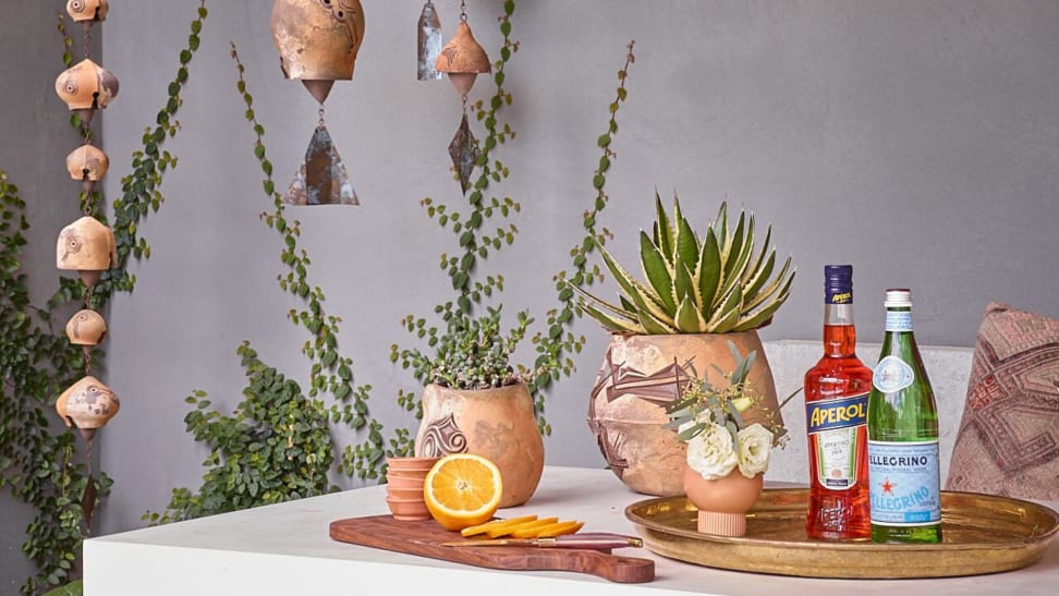 Trays, rain chains, and potted plants are great outdoor bar ideas