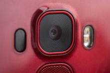 lg-g-flex-2-review-design-power-camera.jpg