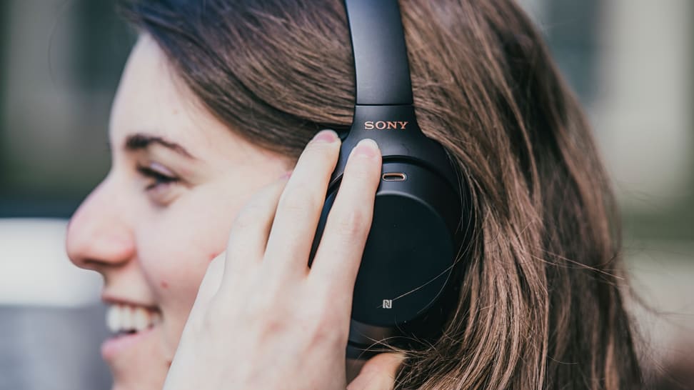 How do noise-canceling headphones work?