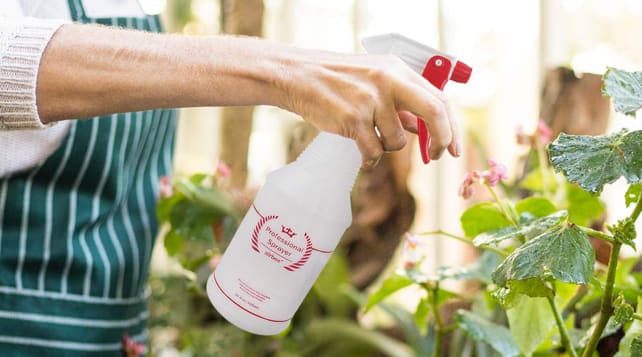 Uineko Plastic Spray Bottles