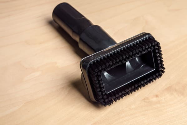 Thick bristles helps this brush pick up more dust.