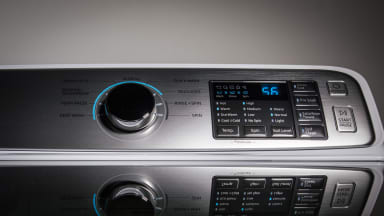 The Samsung WA45M7050AW has a clean control panel
