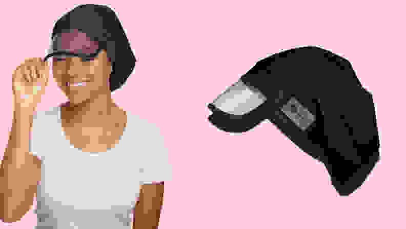 一位黑人妇女戴着一顶前遮阳帽