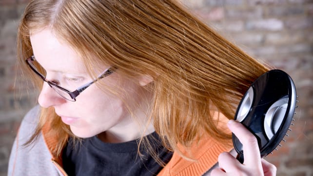 Baking_soda_dry_shampoo_brush