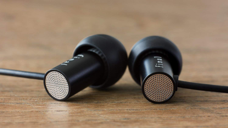 Final Audio E2000 in-ear headphones are ranked among the best earphones.
