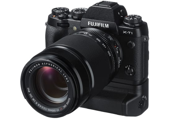 XT1_Front-Left_VerticalGrip_55-200mm_WhiteBK.jpg