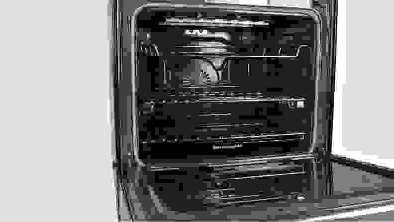 The oven cavity of the KitchenAid KSDB900ESS.