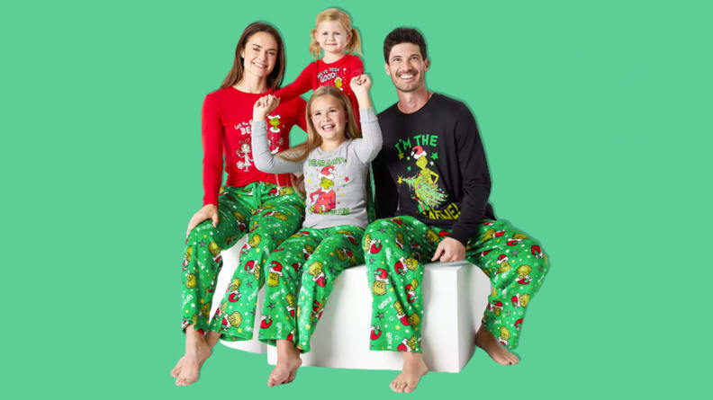 New Christmas Pajamas Family 2023 Xmas Fashion Family Matching Outfits  Holiday Baby Clothes Home Parent Child Sets 2