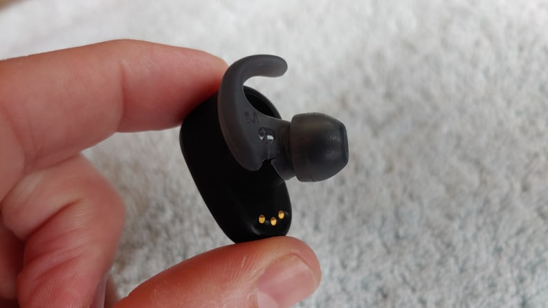 Sony WF-SP800N review: Wireless sports earbuds deliver a mostly winning  combo - CNET